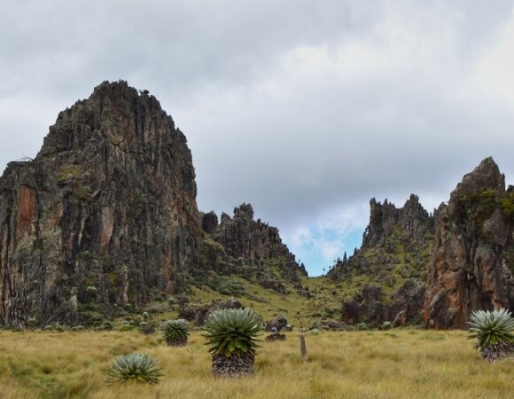 Satima and Dragon’s Teeth Hike